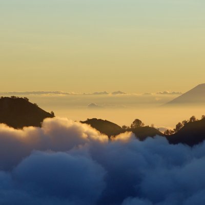 Bali’s Mount Agung seen at sunset from Mount Rinjani.  Image: Rosino